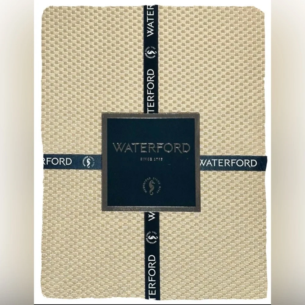 70 X 104 NEW WATERFORD CRYSTAL TABLECLOTH CO. LUXURY PEARL GOLD OP ART 8-10